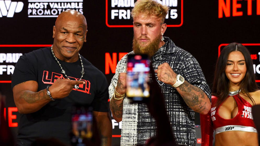Mike Tyson (links) kämpft am Wochenende gegen Incfluencer Jake Paul.