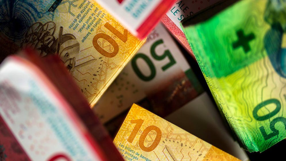 Key interest rate is to blame. Bad news for savers - interest rates at banks are now falling