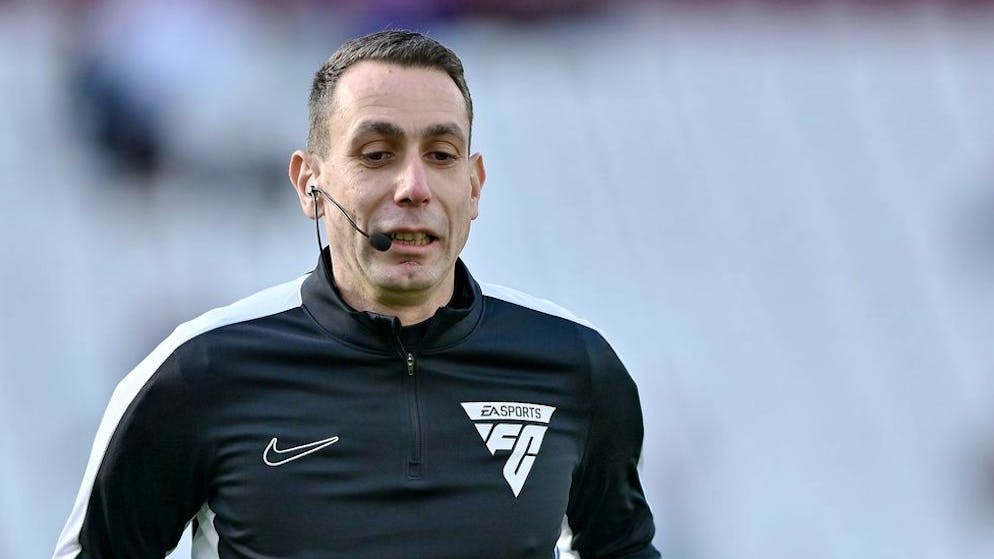 Video tra amici. Sospeso l'arbitro inglese che ha denigrato Jürgen Klopp, ecco cosa ha detto