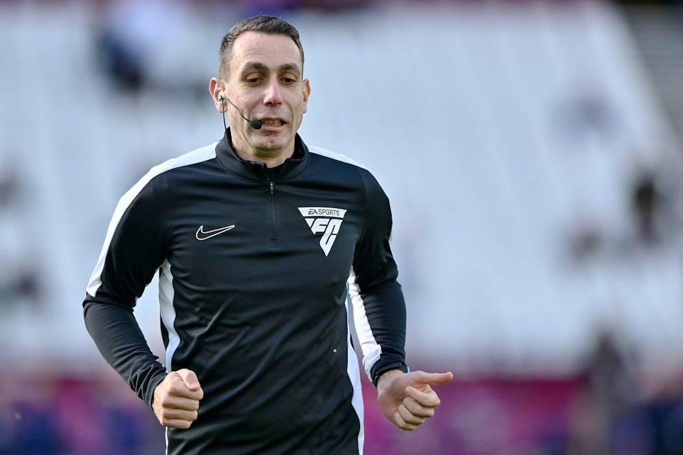 L'arbitro inglese David Coote divrà attende un poco prima di poter di nuovo arbitrare una sfida di Premier League.