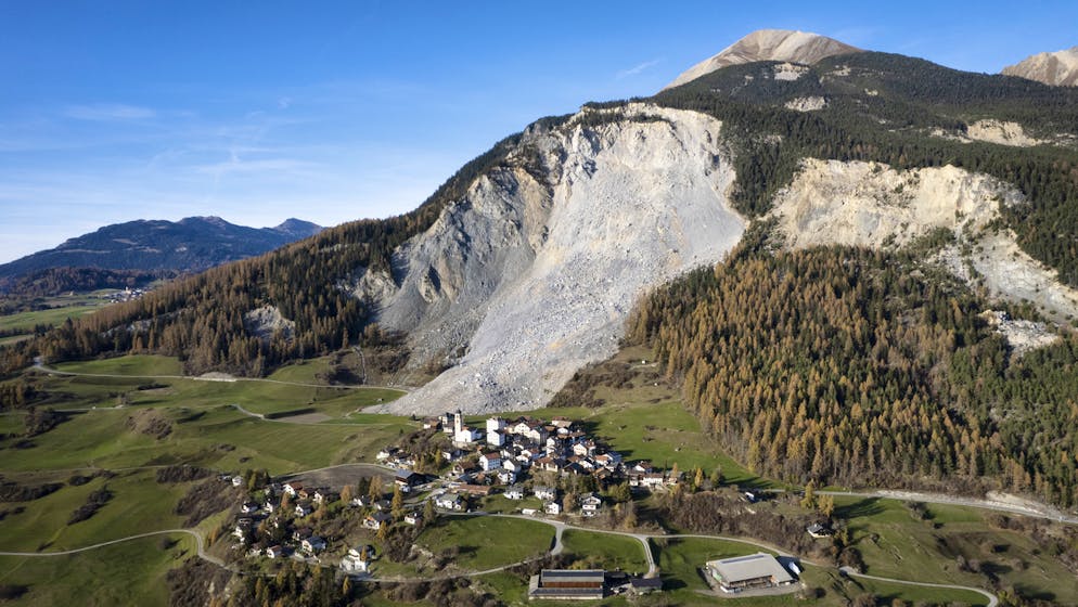 Le village de Brienz (GR), menacé par un nouvel éboulement, doit être évacué d'ici dimanche à 13h00, ont indiqué lundi les autorités communales.