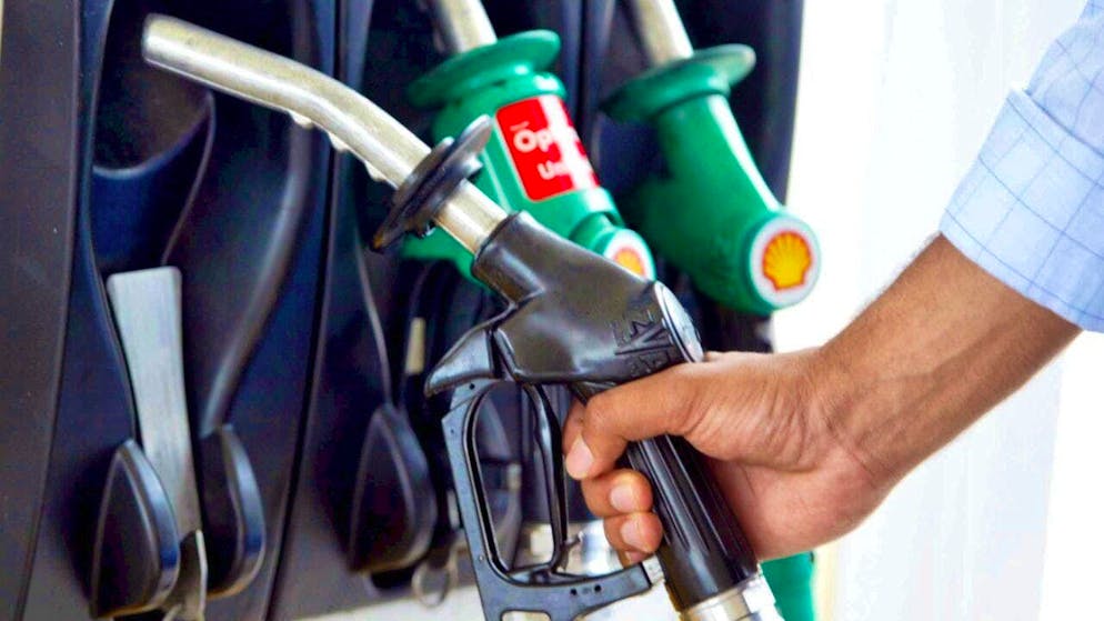 The oil and natural gas company Shell has won a victory in court. A civil court in The Hague overturned a climate judgment. Now Shell does not have to drastically reduce its CO2 emissions after all.(archive image)