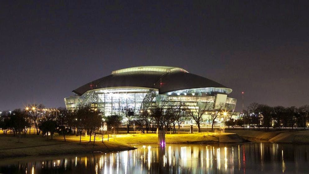 The AT&T Stadium in Arlington/Texas at night.