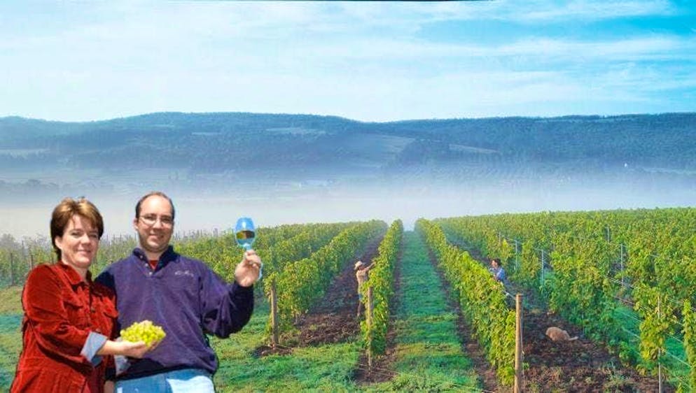 St. Gallen woman has lived in Canada for over 20 years. The Grand Pré winery opened its doors in 2000. In the photo: Beatrice together with her brother Jürg.