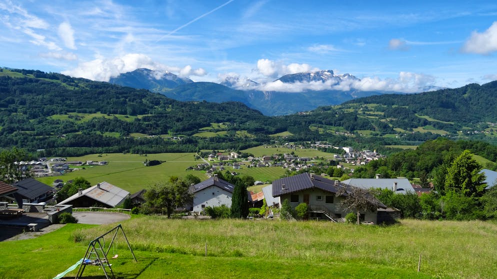 Canton orders autopsy. Three children stabbed to death - mother found dead in Valais