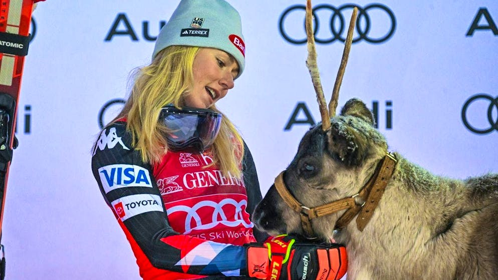 After winning last year, Mikaela Shiffrin accepts her prize in Levi.