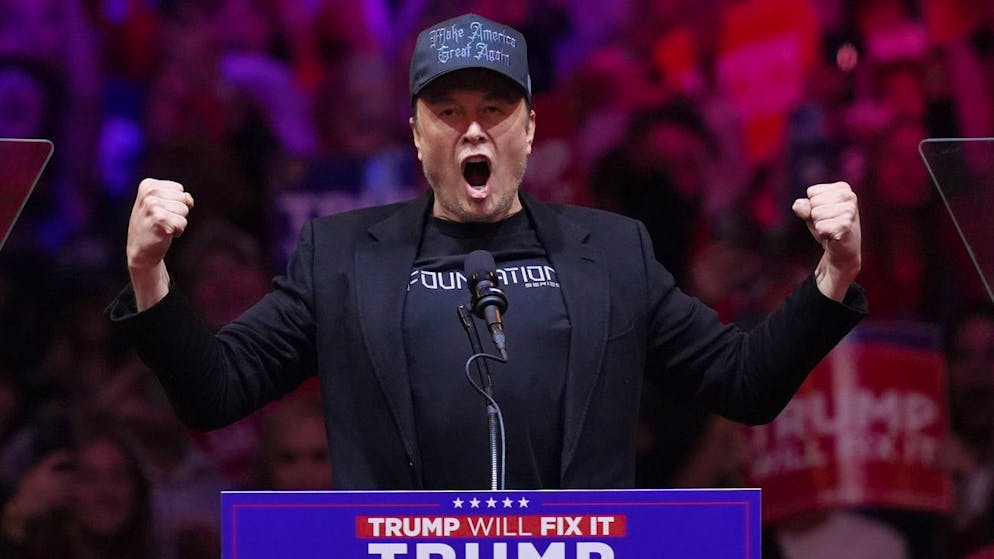 Dauergast bei Trump-Wahlveranstaltungen und seit Trumps Sieg Dauergast auf dessen Mar-a-Lago-Anwesen in Florida: Unternehmer Elon Musk bei einem Auftritt in New York am 27. Oktober 2024. 