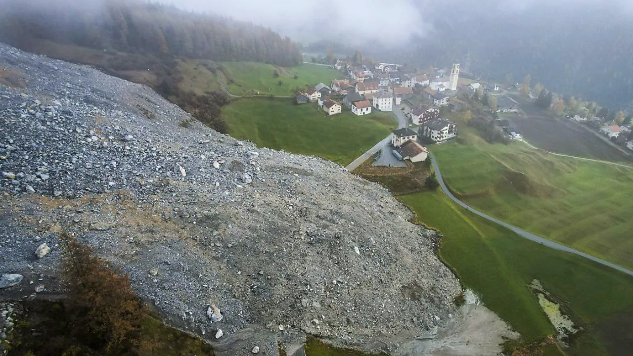 Rockfall. Geological causes of rockfalls in Brienz GR