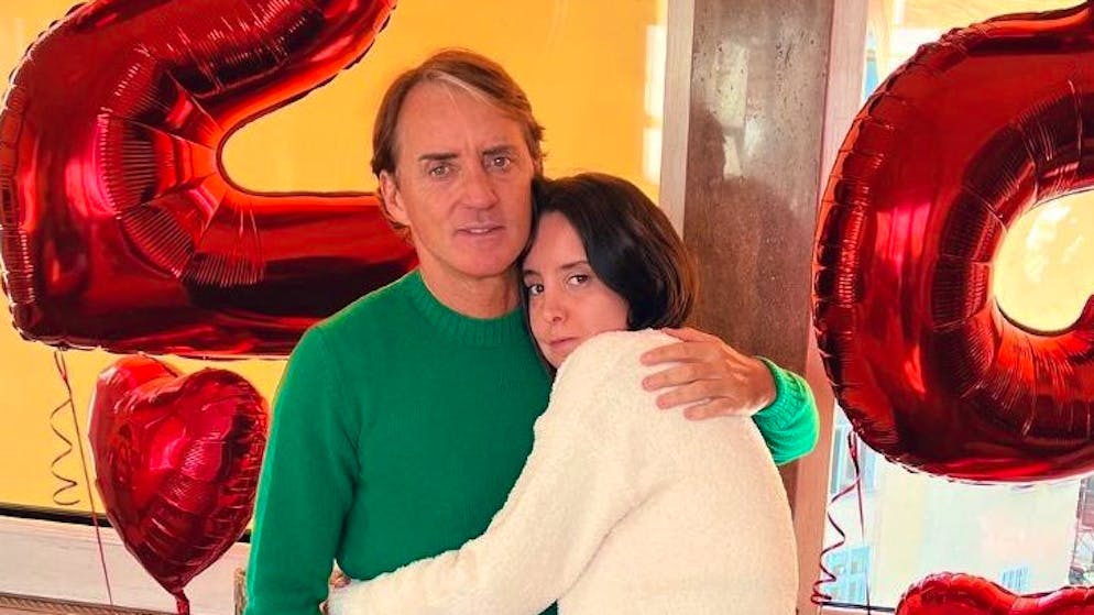 La sua storia in un libro. La figlia di Roberto Mancini bullizzata per una malformazione facciale: «Ero diversa»