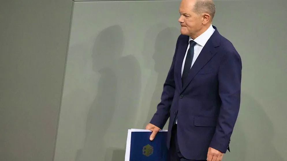 Chancellor Olaf Scholz (SPD) returns to his seat in the plenary session of the Bundestag after his government statement. Topics include the end of the traffic light coalition and the upcoming Bundestag elections. Photo: Kay Nietfeld/dpa