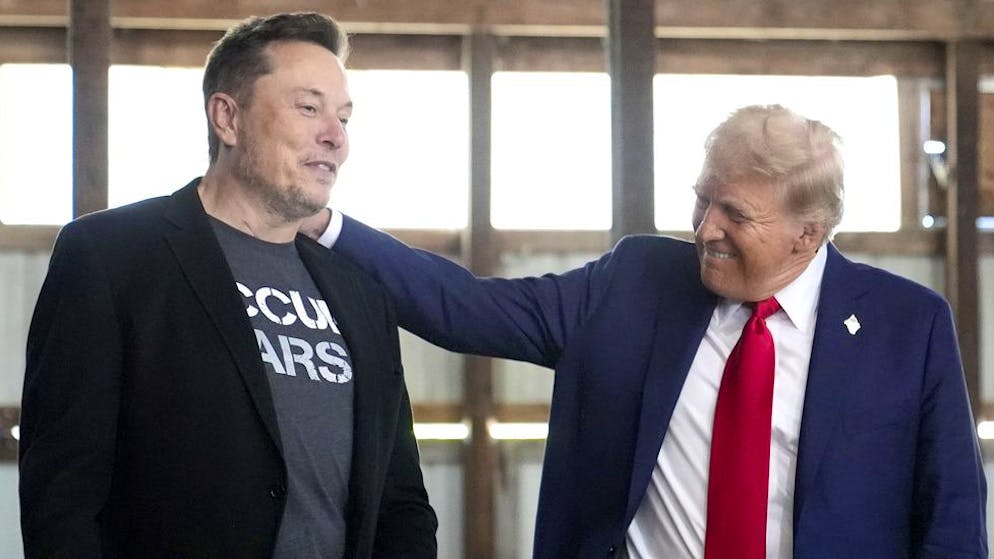 Stehen sich nahe: Elon Musk und Donald Trump am 5. Oktober bei einer Show in Butler, Pennsylvania.