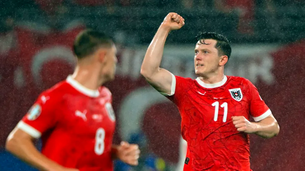 Nach einer Notbremse der Kasachen verwandelte Michael Gregoritsch den Freistoss zum 2:0.