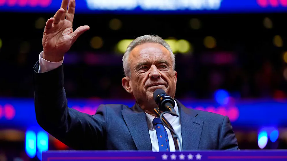 ARCHIV - Robert F. Kennedy Jr. spricht bei einer Wahlkampfveranstaltung im Madison Square Garden in New York. Foto: Alex Brandon/AP/dpa
