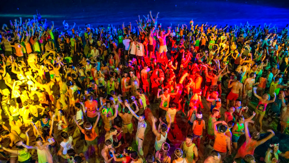 Up to 30,000 guests attend the Full Moon Party in Koh Phangan every month. (archive picture)