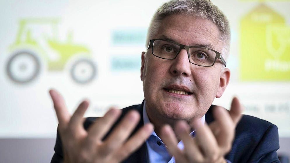 Farmers are working in a more environmentally friendly way: Christian Hofer, Director of the Federal Office for Agriculture, presents the latest agricultural report to the media.