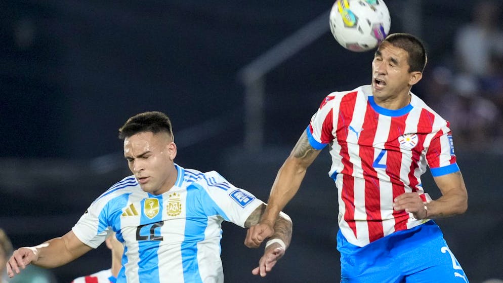 Les Argentins ont cédé face au Paraguay, malgré l'ouverture du score de Lautaro Martinez (à gauche).