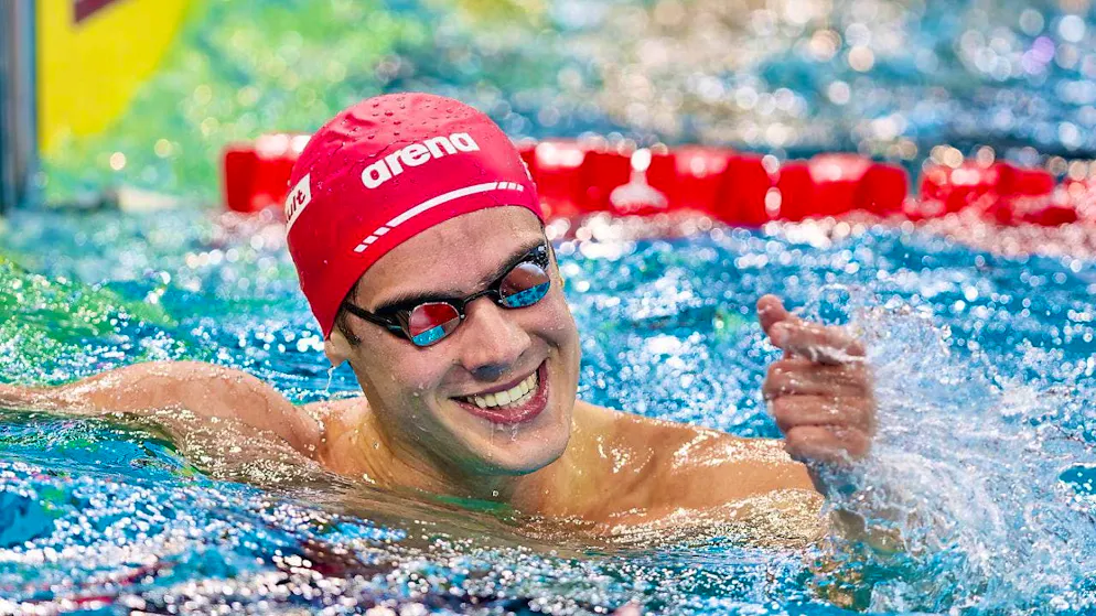 Noè Ponti has improved his own world record at the World Short Course Championships.