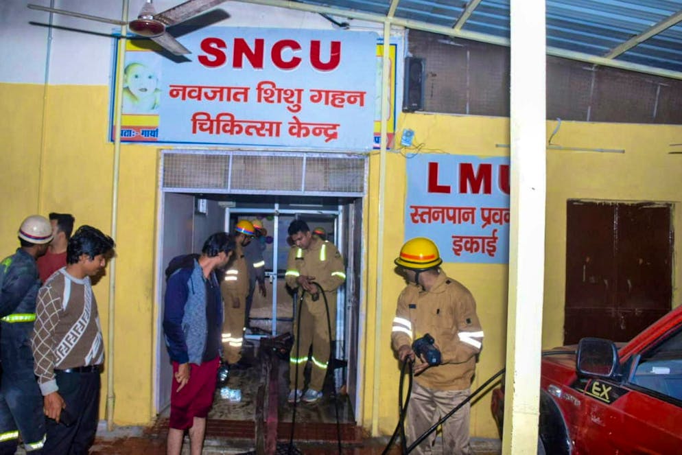 Ten babies die in hospital fire in India - Gallery. At the time of the fire on Friday evening (local time), around 50 children were in the ward of the hospital in Jhansi in the northern state of Uttar Pradesh.