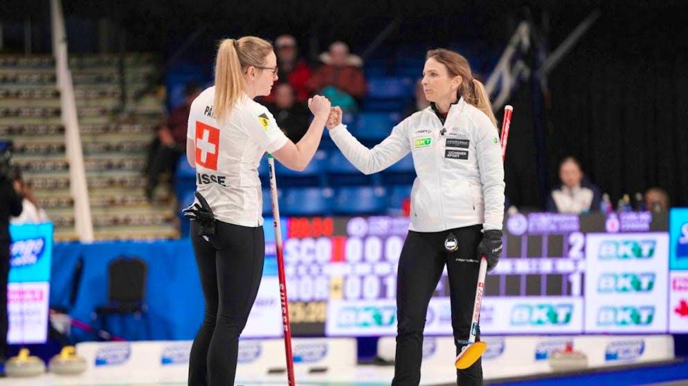Silvana Tirinzoni (right) and Alina Pätz are writing a legendary success story
