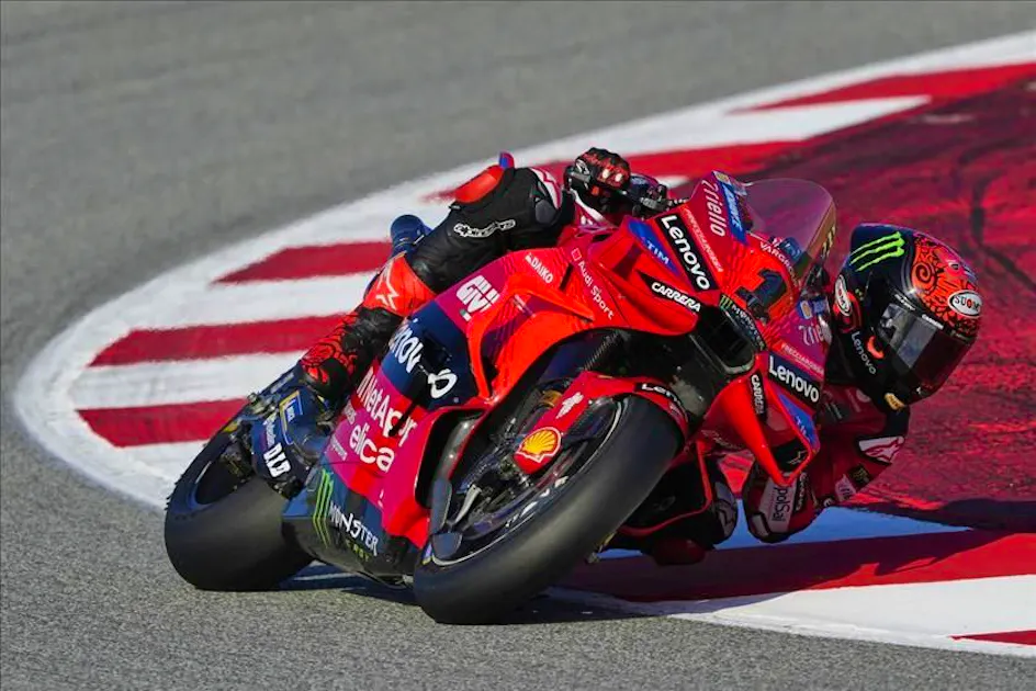 Bagnaia vince la sprint: il titolo mondiale si deciderà nell'ultima ...
