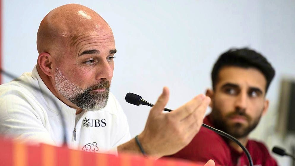 Assistant Giorgio Contini stands in for the sick head coach Murat Yakin the day before the Spain match in Tenerife - and shines with his multilingualism