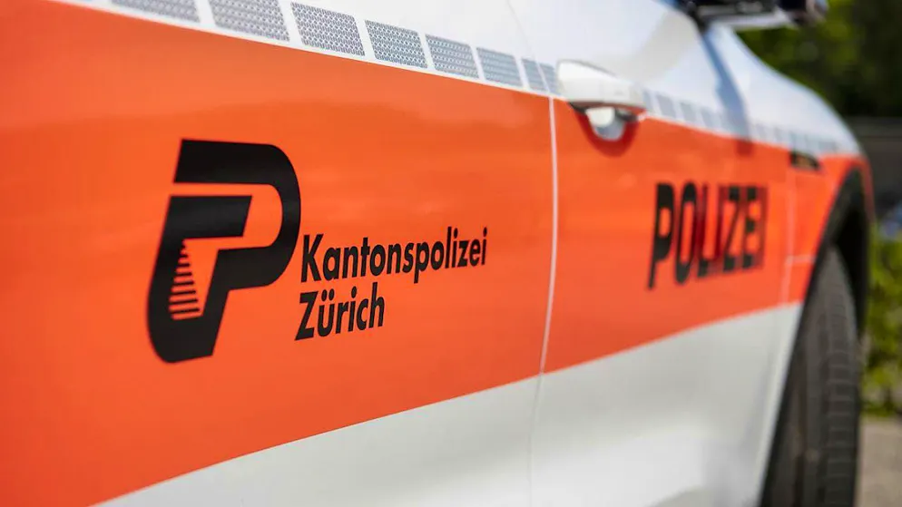 The Zurich cantonal police were able to stop and arrest the 36-year-old speeding driver.