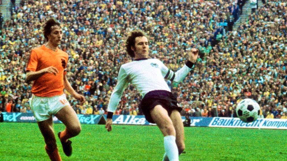 Famous duel in the 1974 World Cup final: Dutchman Johan Cruyff in a duel against Franz Beckenbauer.