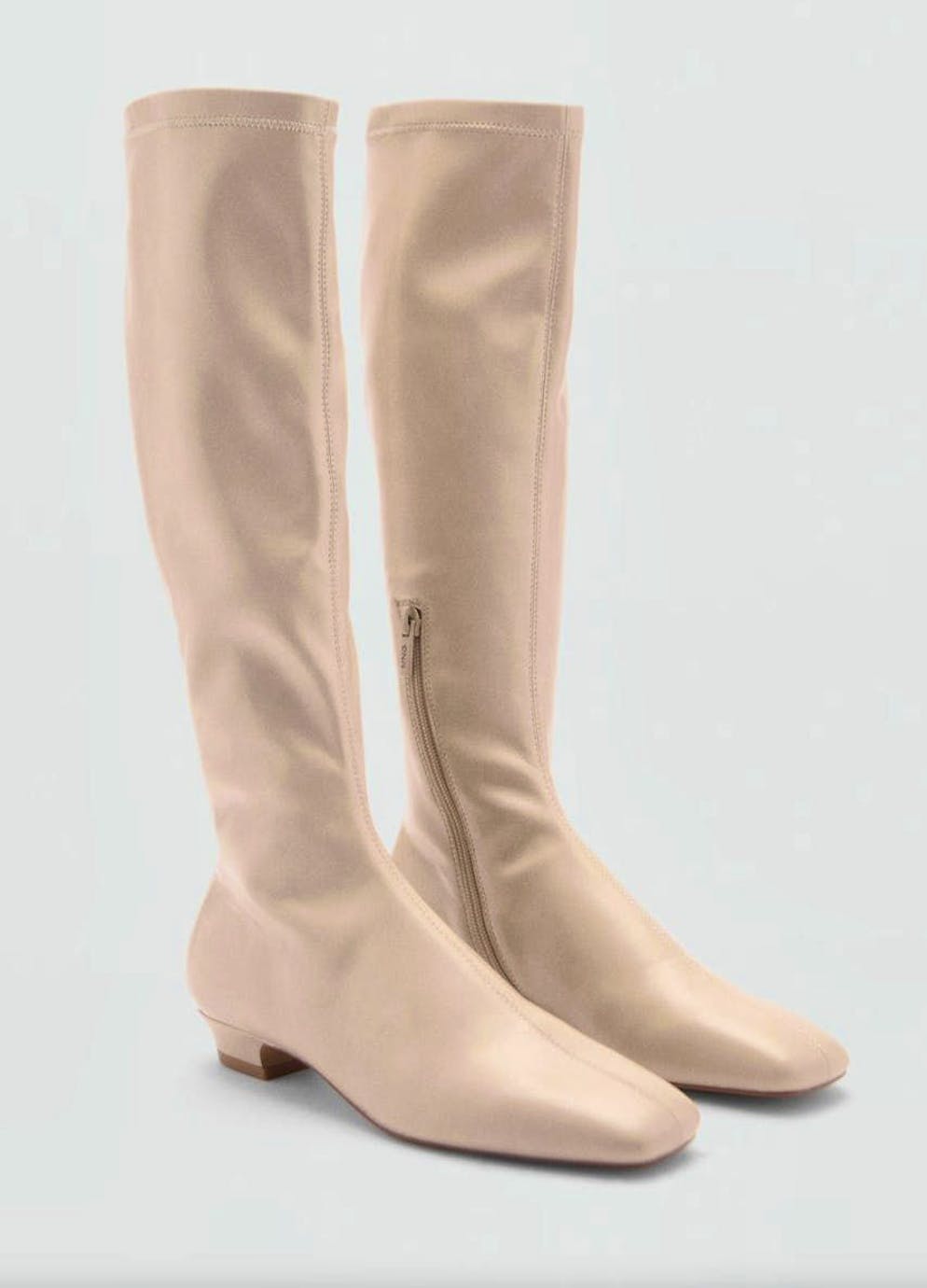 Shoe trend 3: Square toe. White high shaft boot with zipper by Mango for 129.95 francs.