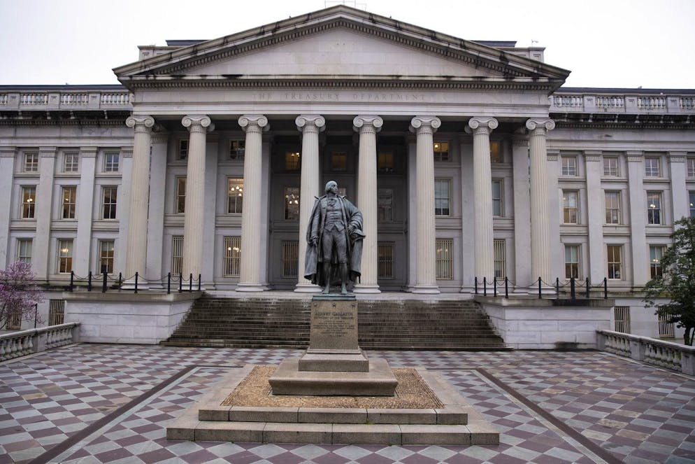 Oltre agli aspiranti in corsa Scott Bessen e Howard Lutnick, anche l'ex governatore della Fed Kevin Warsh e il co-fondatore di Apollo Marc Rowan sono in lizza per la nomina.