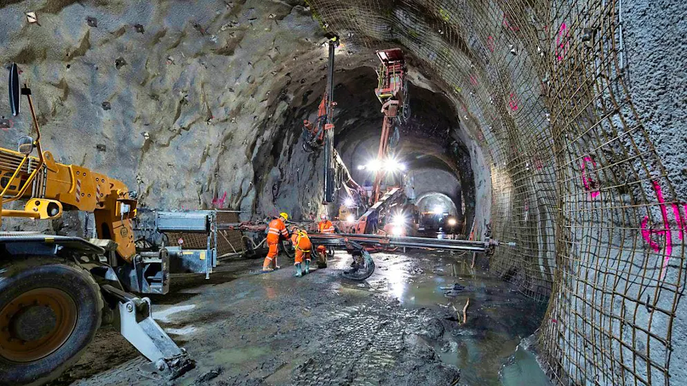 In the third quarter of 2024, production in both industry and construction in Switzerland increased compared to the previous year. Turnover also increased.(symbolic image)