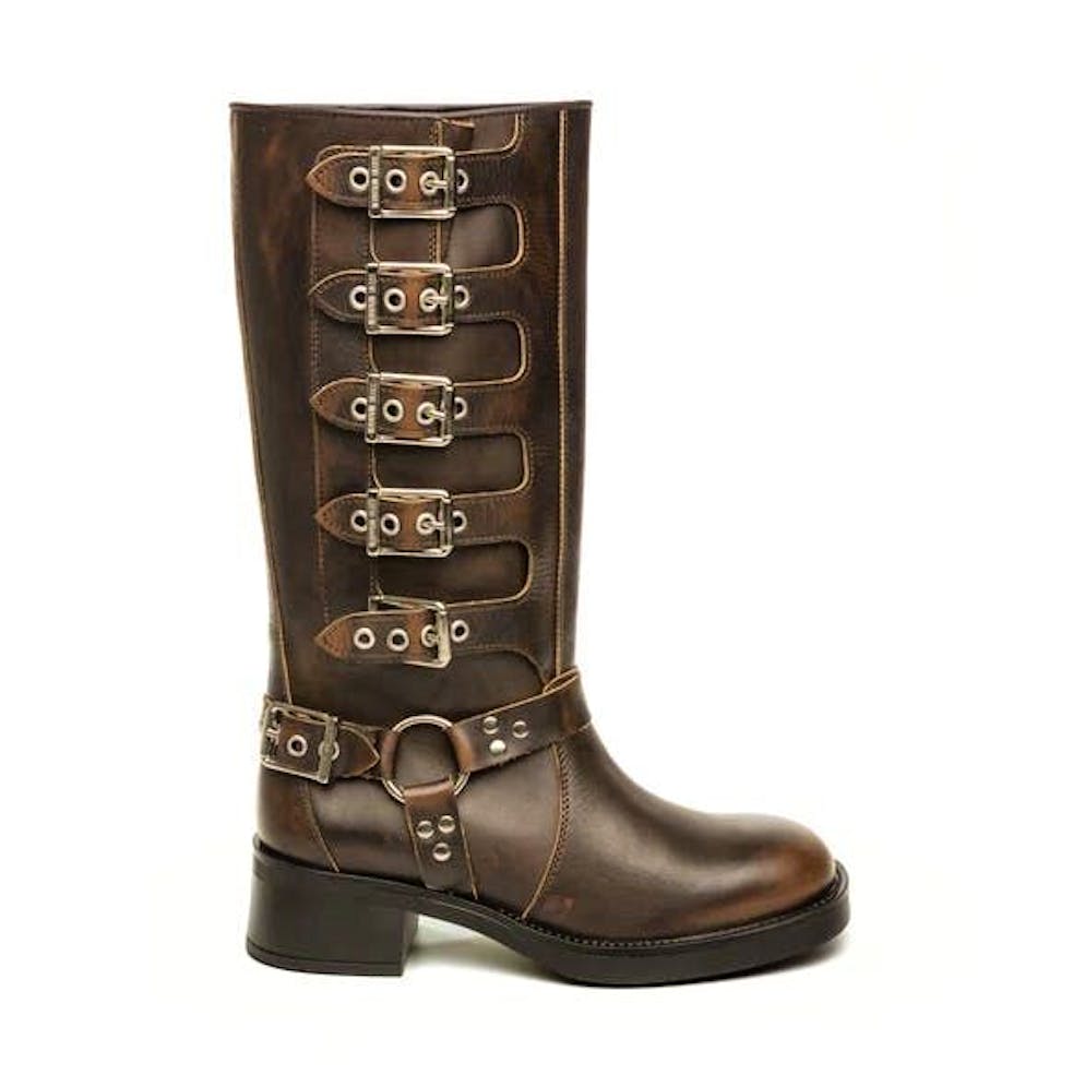 Shoe trend 1: Biker boots. "Battle Boot" in brown leather by Steve Madden for around 234 francs.