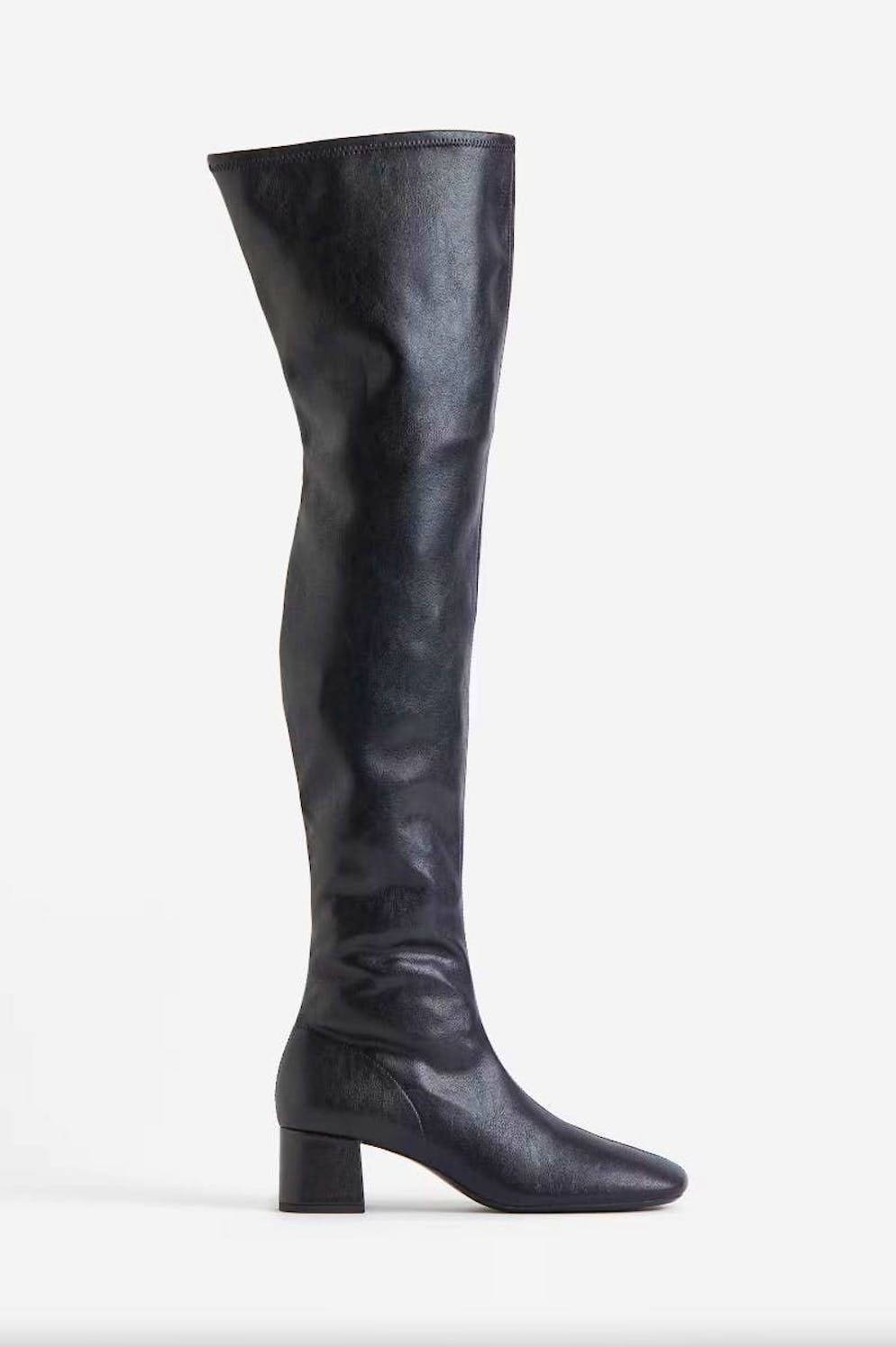 Shoe trend 5: Overknees. Black overknee boots from H&M for 109 francs. 
