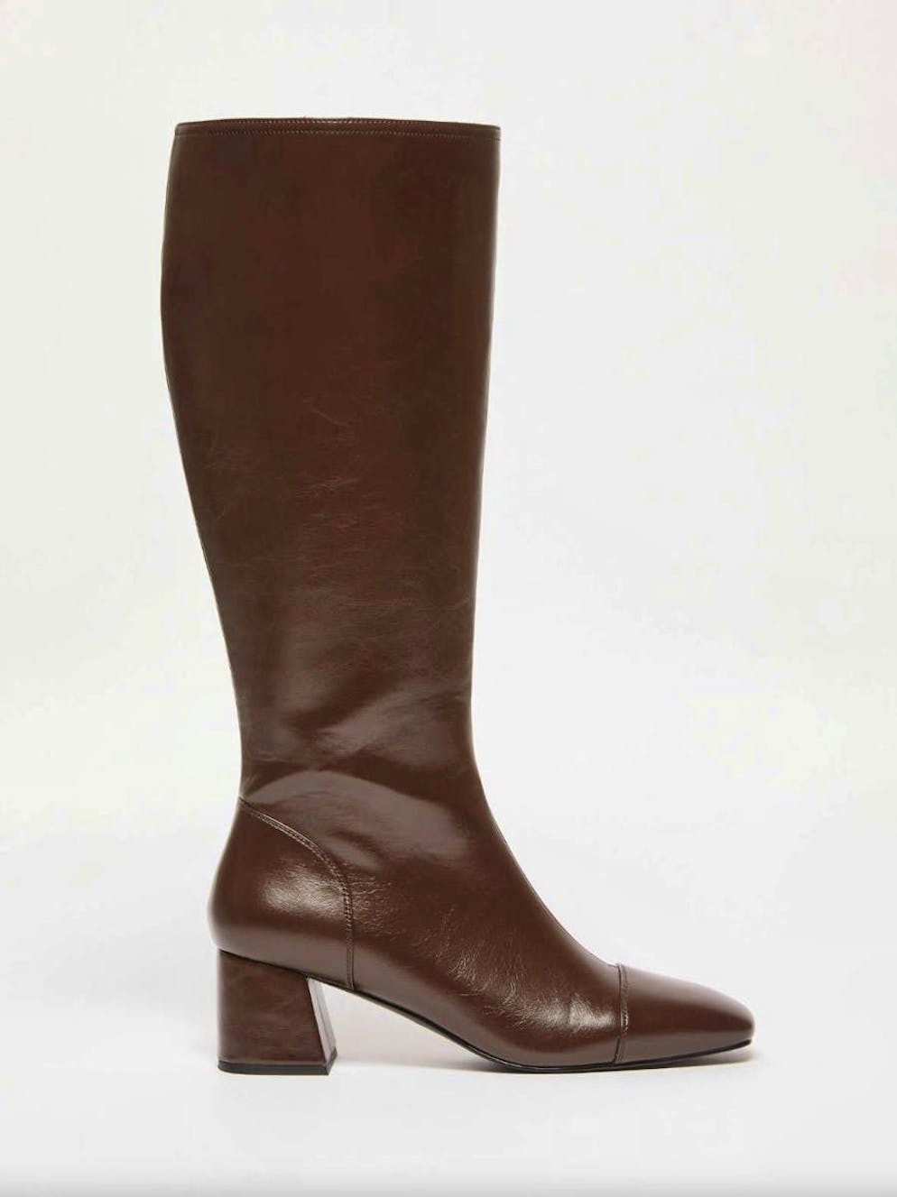 Shoe trend 7: Burgundy red and brown. Brown block-heel boots by MAX&Co. for 325 francs. 