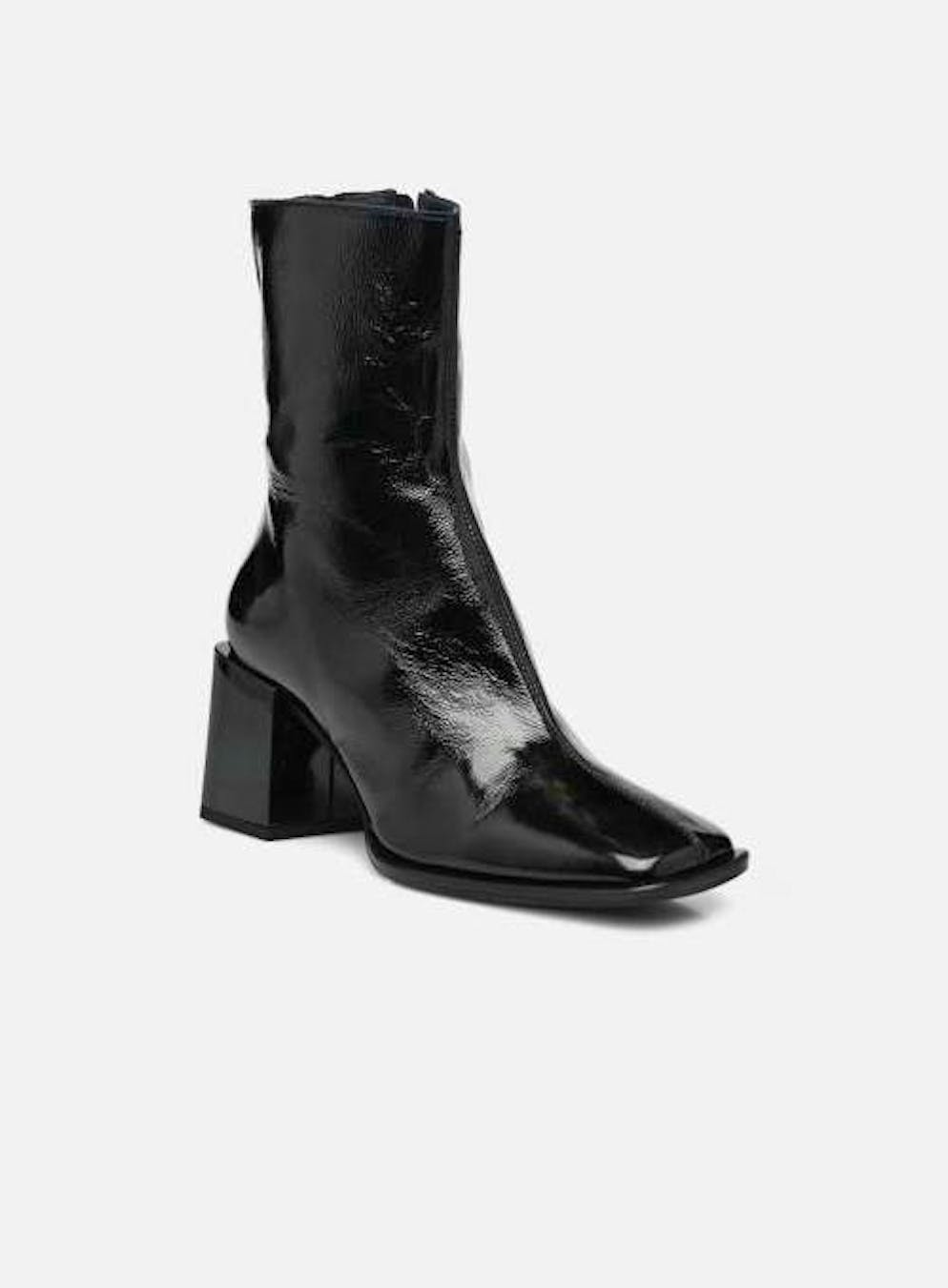 Shoe trend 3: Square toe. "Dexton Bis" in black by Jonak for 194 francs, via Sarenza.