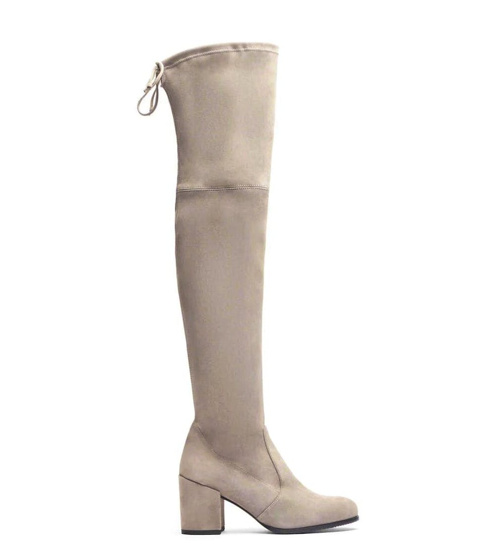 Shoe trend 5: Overknees. "Tieland" model in stretch suede by Stuart Weitzman for 995 francs. 