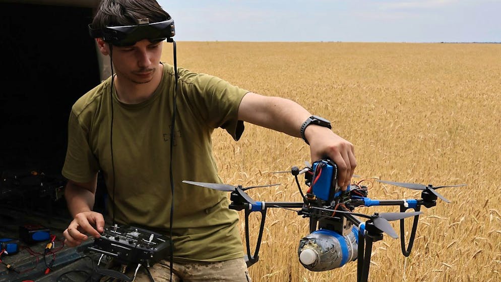 Un soldato ucraino fotografato nella regione di Zaporizhzhia lo scorso giugno