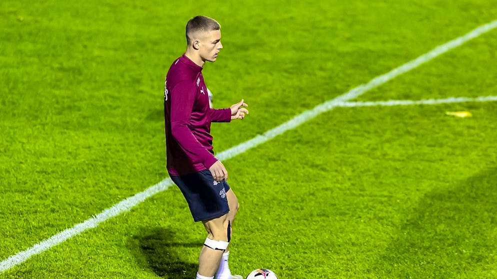 Miro Muheim makes his debut for the Swiss national team against Spain