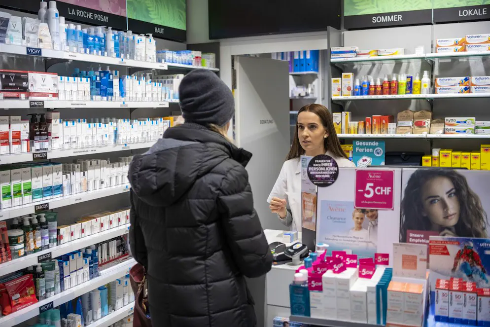 La Confédération a décidé de baisser le prix de quelque 300 médicaments, ce qui correspond à 55% des préparations originales contrôles par l'Office fédéral de la santé publique. (image d'illustration)