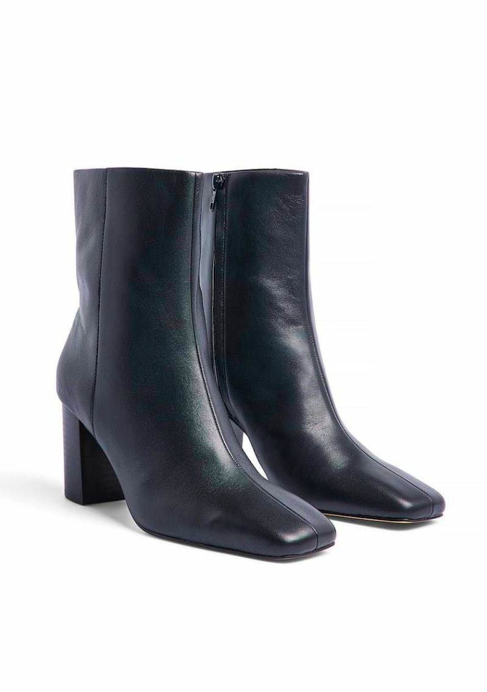Shoe trend 3: Square toe. Ankle boots with square toe cap by Na-kd for 99.95 francs.