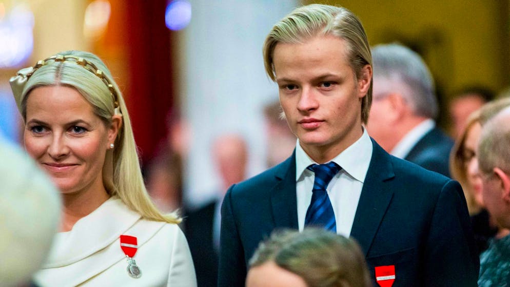 Die Ermittlungen gegen ihren ältesten Sohn Marius Borg Høiby belasten die norwegische Kronprinzessin Mette-Marit stark.