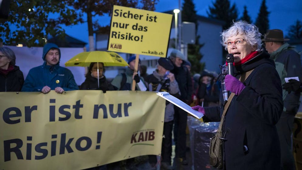 La manifestation a réuni quelques dizaines d'opposants à la construction, à Stadel (ZH), d'un dépôt en couches profondes pour les déchets hautement radioactifs.