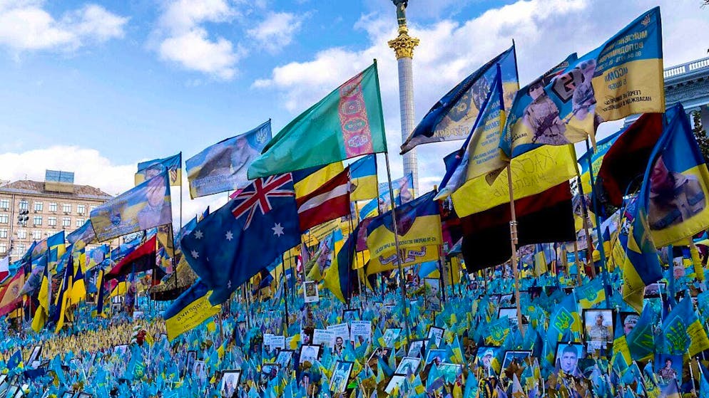 On the 1000th day of Russia's invasion of Ukraine, Ukrainian flags for fallen soldiers and civilian victims can be seen on Independence Square, Maidan Nesalezhnosti. Photo: Andreas Stroh/ZUMA Press Wire/dpa