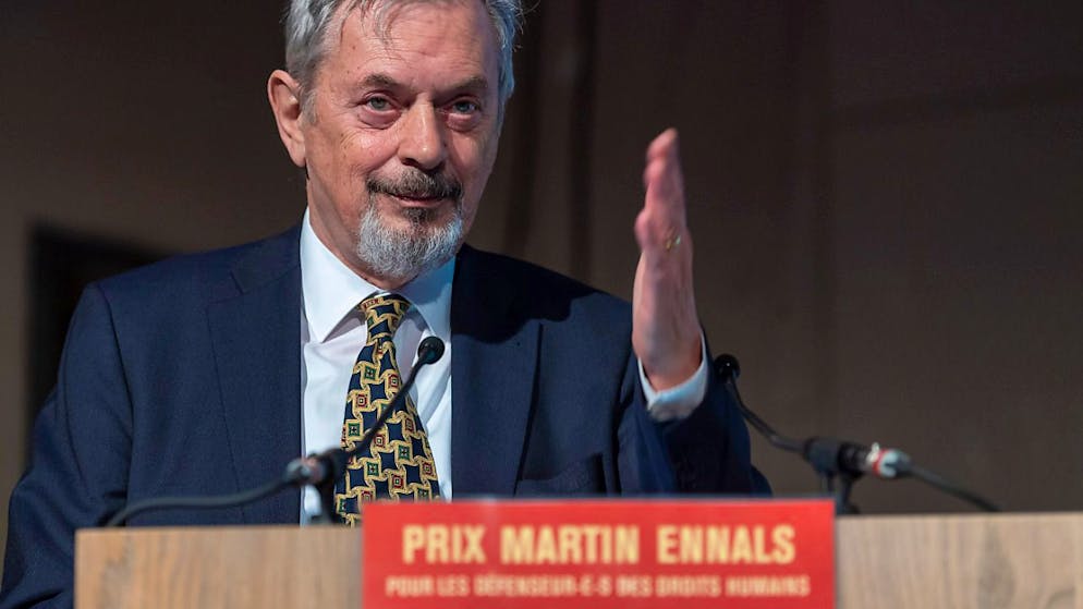 Le président du jury du Prix Martin Ennals, Hans Thoolen, salue la lutte des deux lauréats pour la paix (archives).