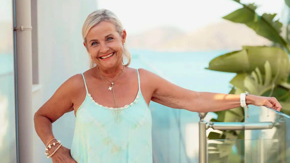 «Golden Bachelor», das sind die Kandidatinnen. Susanne (63) aus Abstatt (Baden-Württemberg) hat drei Kinder und ist Heilpraktikerin. So würde ihr Traumdate aussehen: «Tagsüber abenteuerlich und abends romantisch. Es ist schön, wenn man etwas gemeinsam meistert und dann abends beim Kuscheln darüber reden kann.»