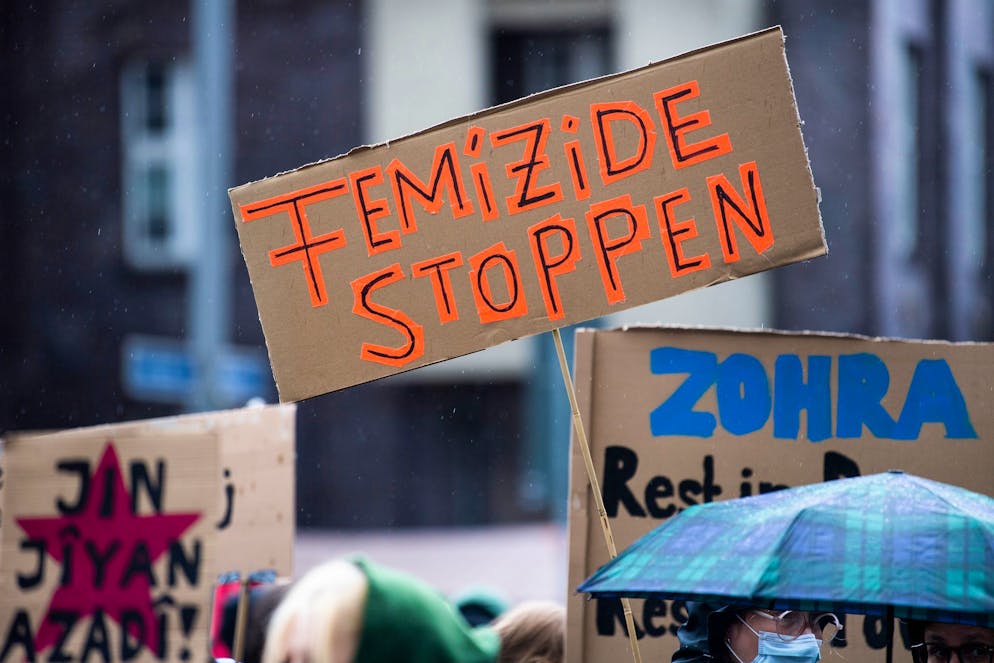 Die Zahl von Femiziden steigt in der Schweiz.