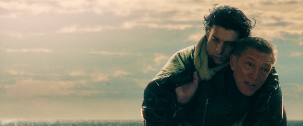 Saint-Ex. «Saint-Ex »raconte une forte histoire d'amitié entre les pilotes de l'Aéropostale Antoine de Saint-Exupéry (Louis Garrel) et Henri Guillaumet (Vincent Cassel).