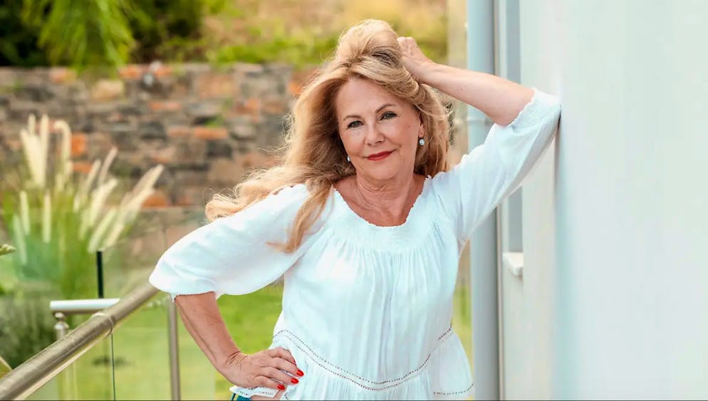 «Golden Bachelor», das sind die Kandidatinnen. Christiane (64) aus Hamm (Nordrhein-Westfalen) ist Erzieherin und zweifache Mama. Geht mit der Teilnahme beim «Bachelor» ein Traum in Erfüllung? «Ich habe den ‹Golden Bachelor USA› verfolgt und fand das Konzept sehr ansprechend und interessant. Meiner Meinung nach gibt es viel zu wenig Formate für die reife Generation – also ja.»