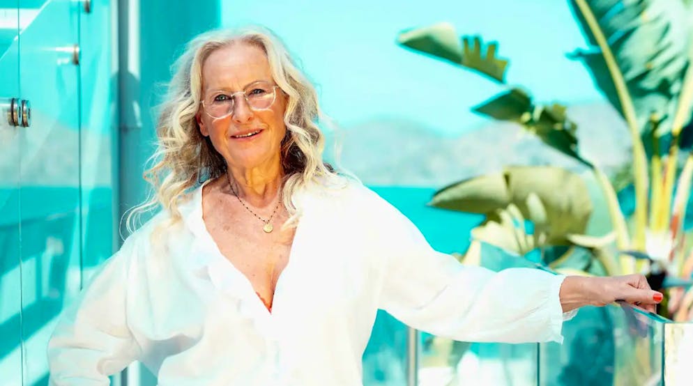 «Golden Bachelor», das sind die Kandidatinnen. Bärbel (73) aus München hat Erwartungen an den Bachelor: «Attraktiv muss er sein, gute Ausstrahlung, liebenswert, aktiv im Leben und unbedingt natürlich.» Die zweifache Mutter lebt seit 20 Jahren getrennt und ist Hotelfachfrau.