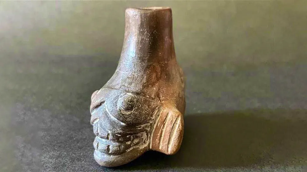 The Aztec skull whistle produces a shrill, scream-like sound.