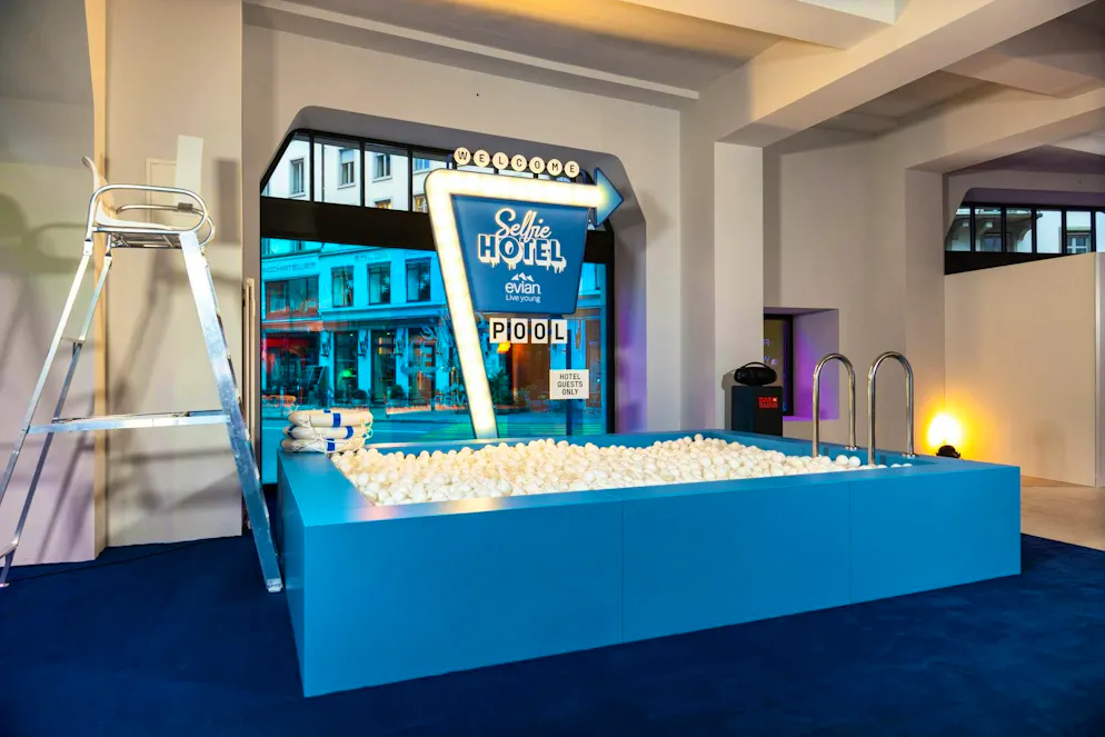 The Selfie Hotel is back.